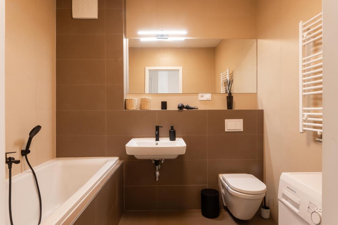 Quiet & Cozy Apartment Old Town - Free Underground Parking コシツェ エクステリア 写真