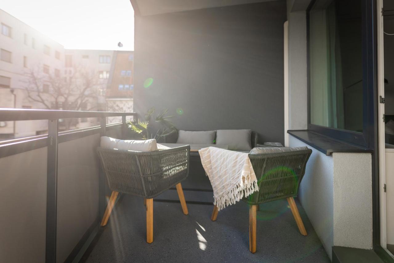 Quiet & Cozy Apartment Old Town - Free Underground Parking コシツェ エクステリア 写真