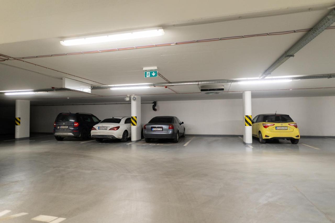 Quiet & Cozy Apartment Old Town - Free Underground Parking コシツェ エクステリア 写真