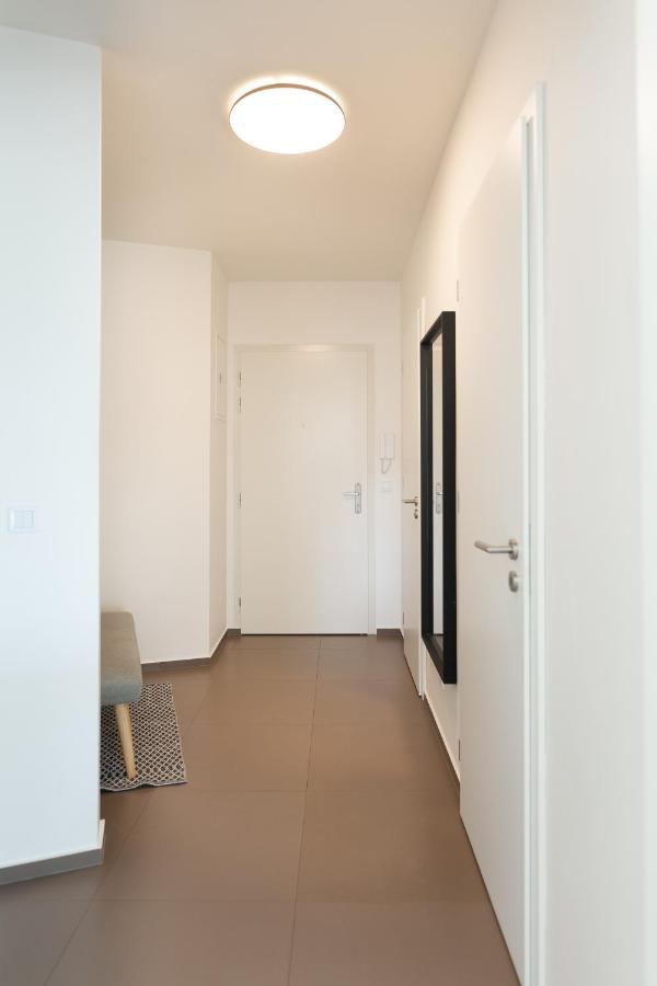 Quiet & Cozy Apartment Old Town - Free Underground Parking コシツェ エクステリア 写真